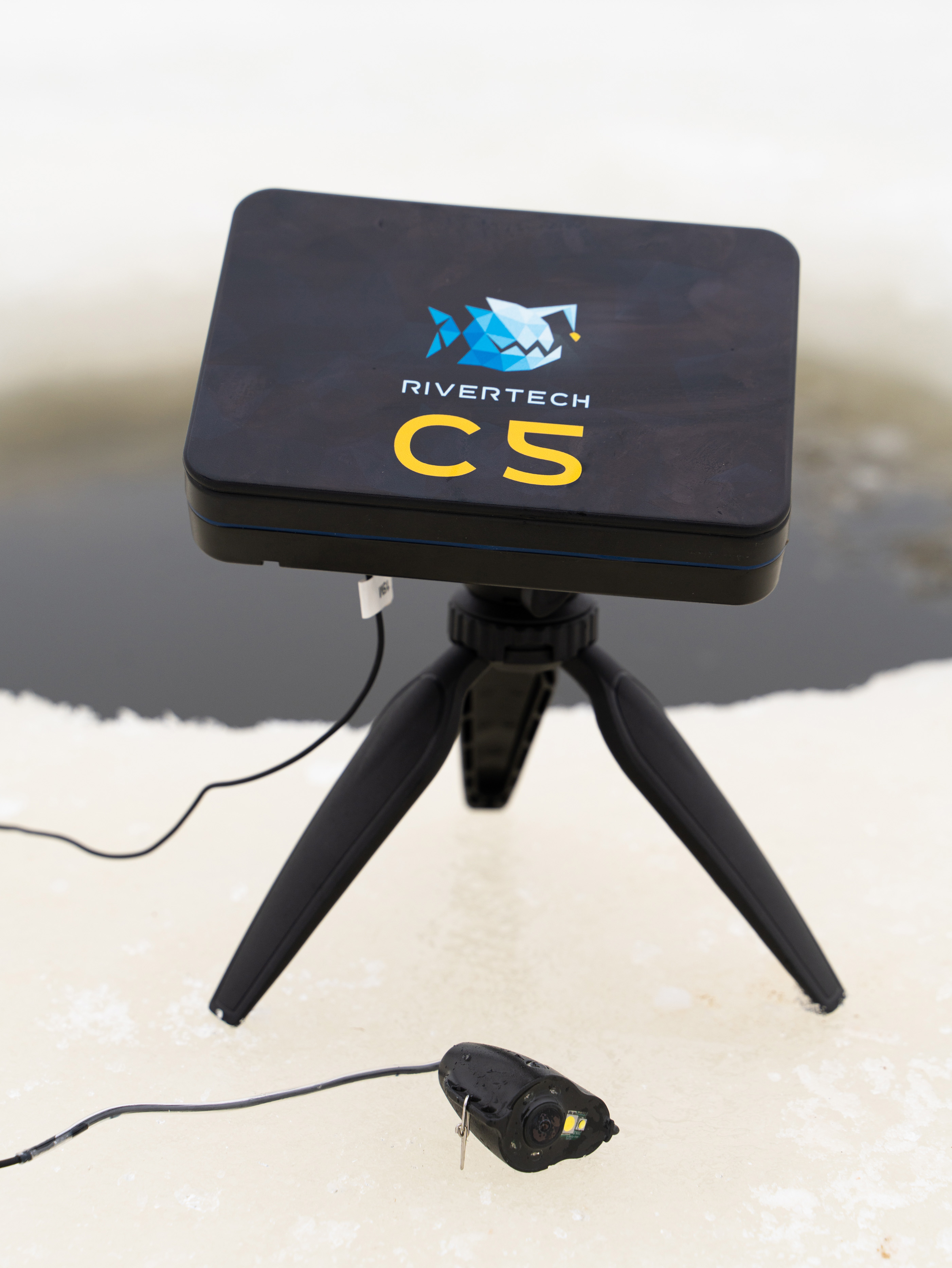 Подводная видеокамера Rivertech c5. Подводная камера для рыбалки РИВЕРТЕХ. Эхолот Rivertech 8. Стол рыбака на треноге.